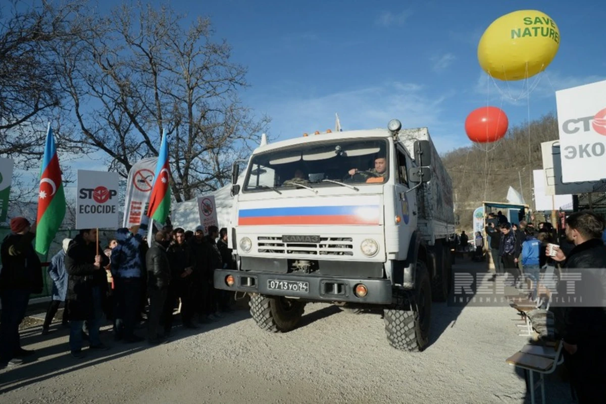 Sülhməramlıların avtomobilləri Xankəndi yolunda maneəsiz hərəkət edirlər - YENİLƏNİB - FOTO