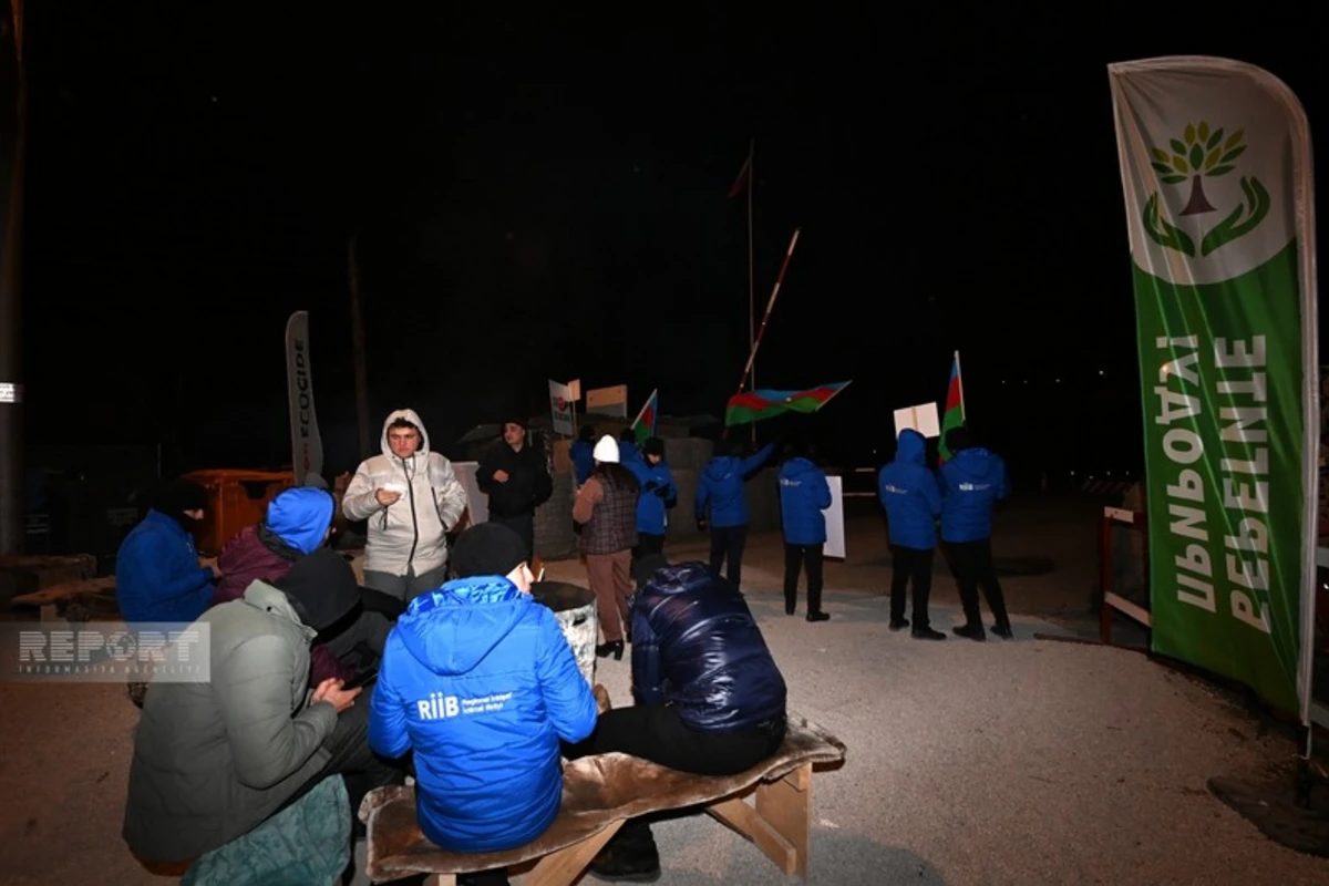 Акция протеста на дороге Ханкенди - Лачын продолжается и в ночные часы - ФОТО