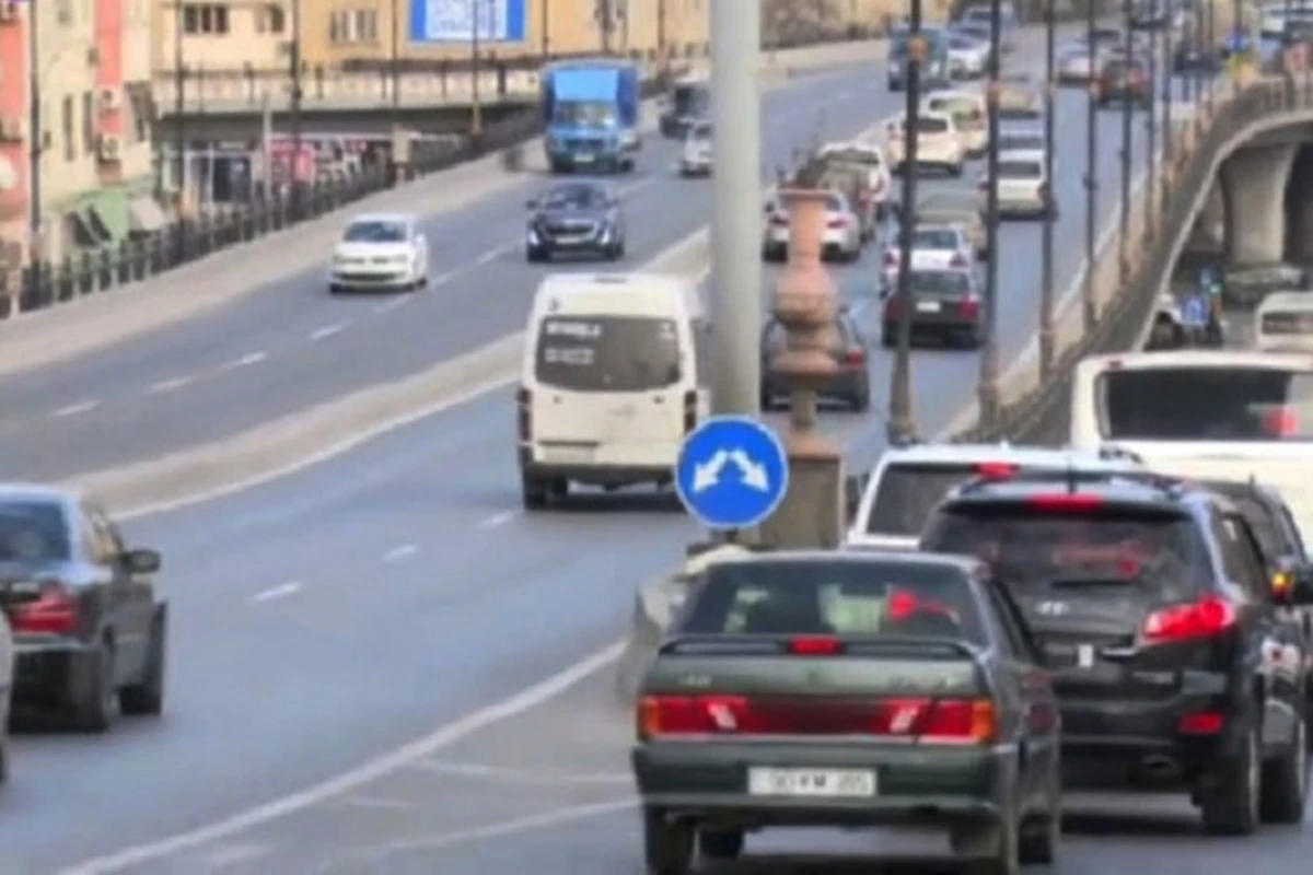 Bakıda ən böyük yol ötürücülərindən biri bağlanır - VİDEO
