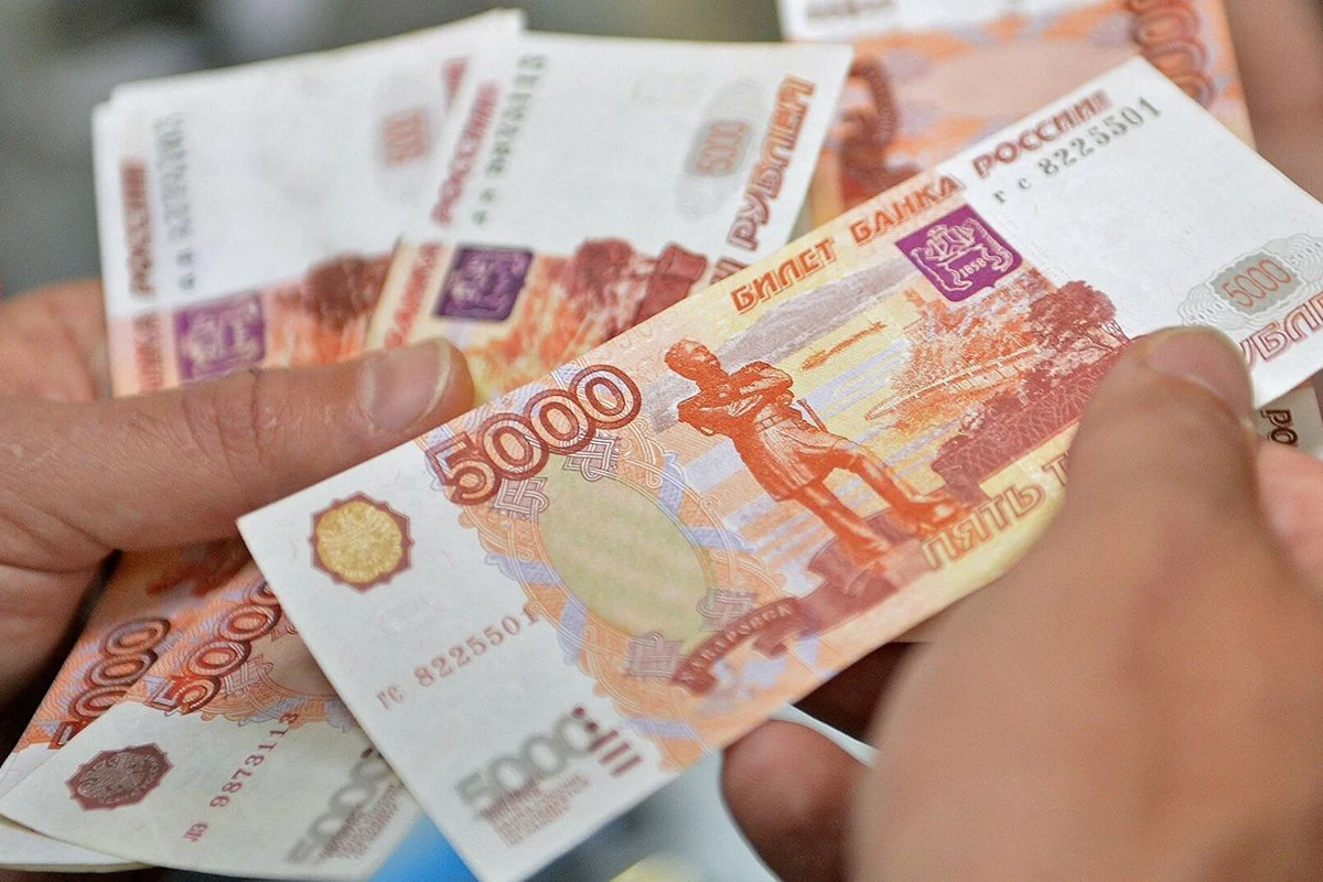 СМИ: Рубль упал до 8-месячного минимума