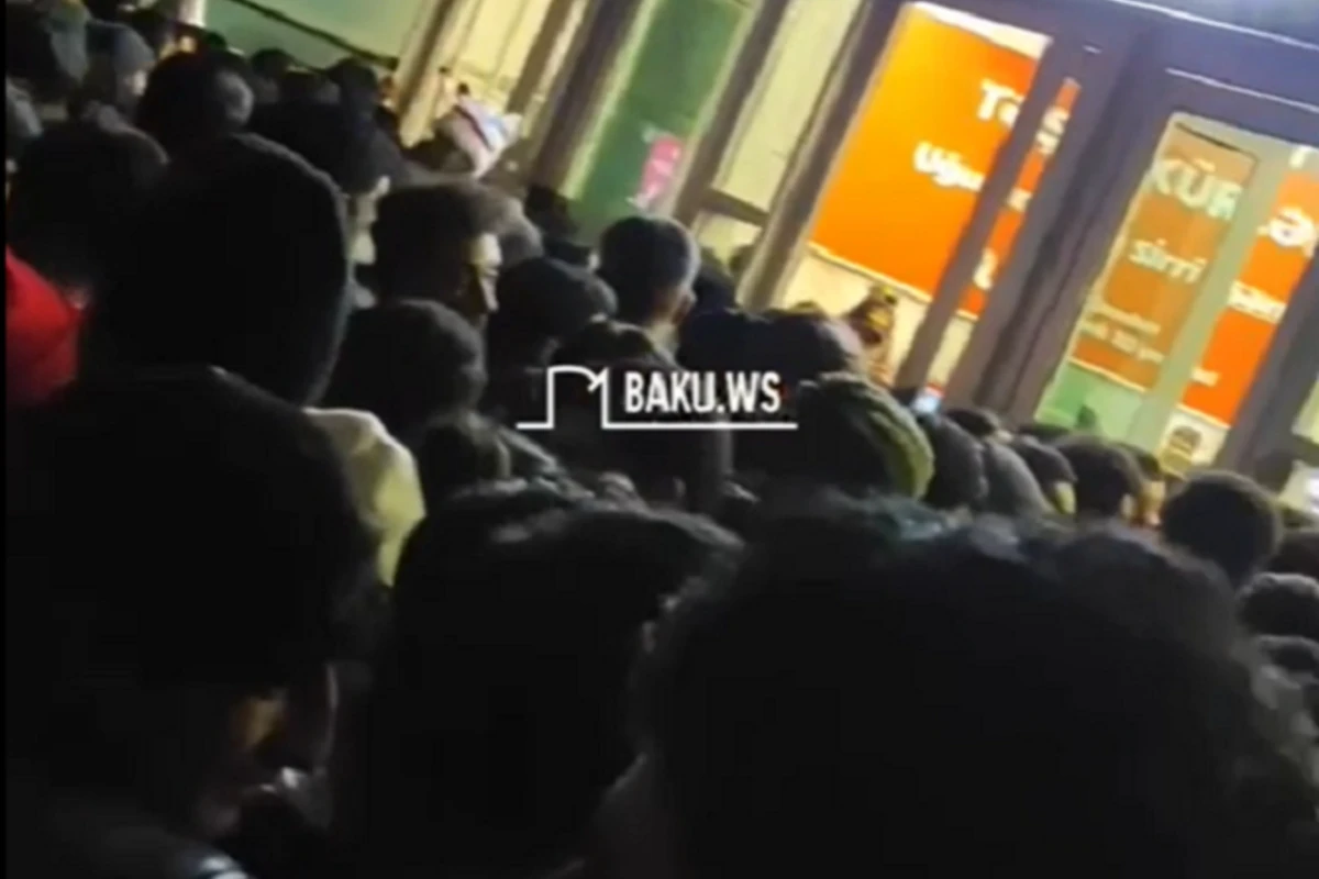28 May metrosunun qarşısında İZDİHAM - VİDEO 