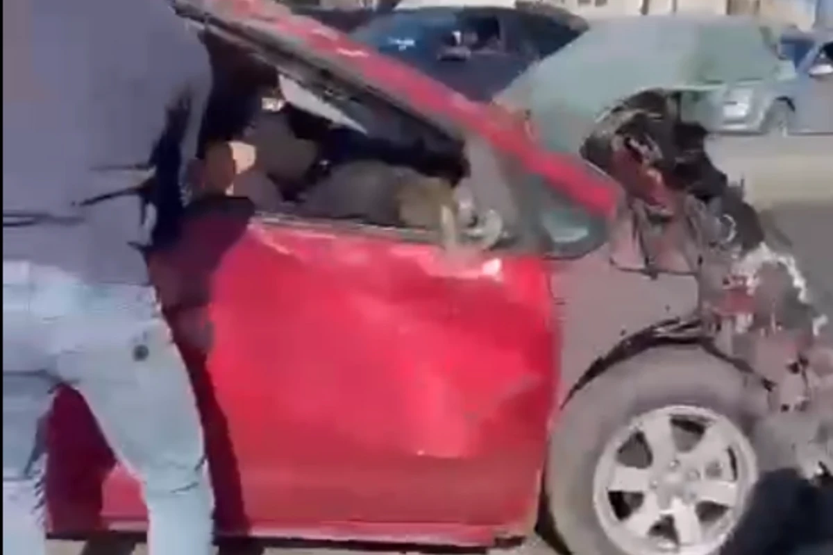 Распространились кадры жуткого ДТП в Баку, в котором погибли 3 человека - ВИДЕО