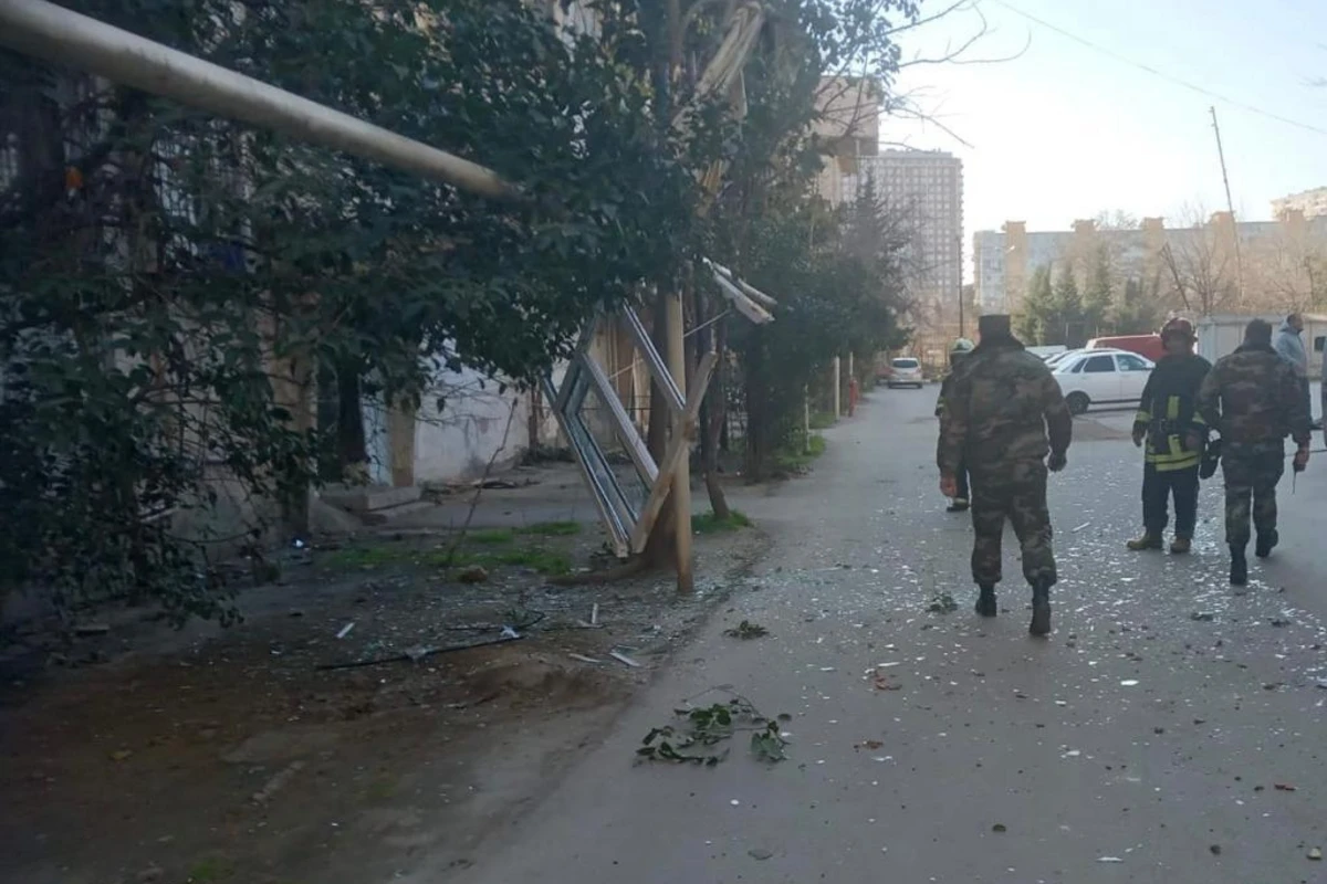 Взрыв в жилом доме в Баку: есть пострадавшие - ВИДЕО