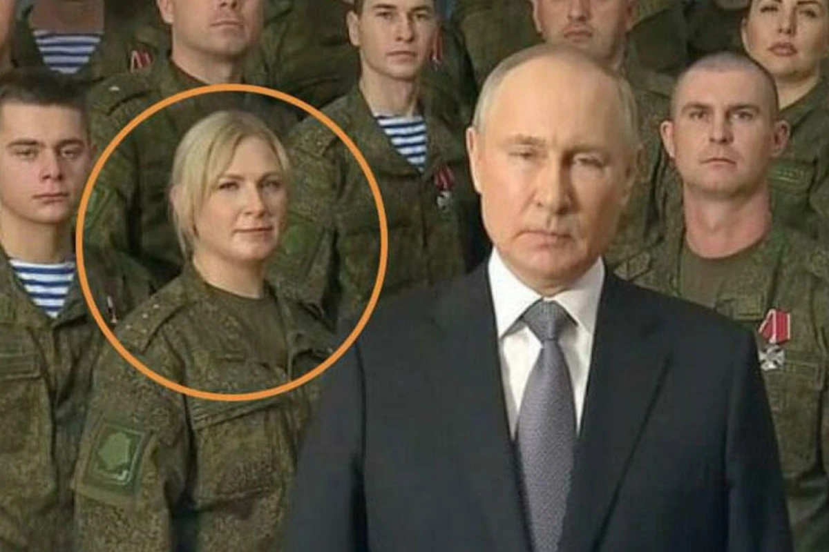 Putinin arxasında dayanan bu qadın kimdir? - FOTO/VİDEO