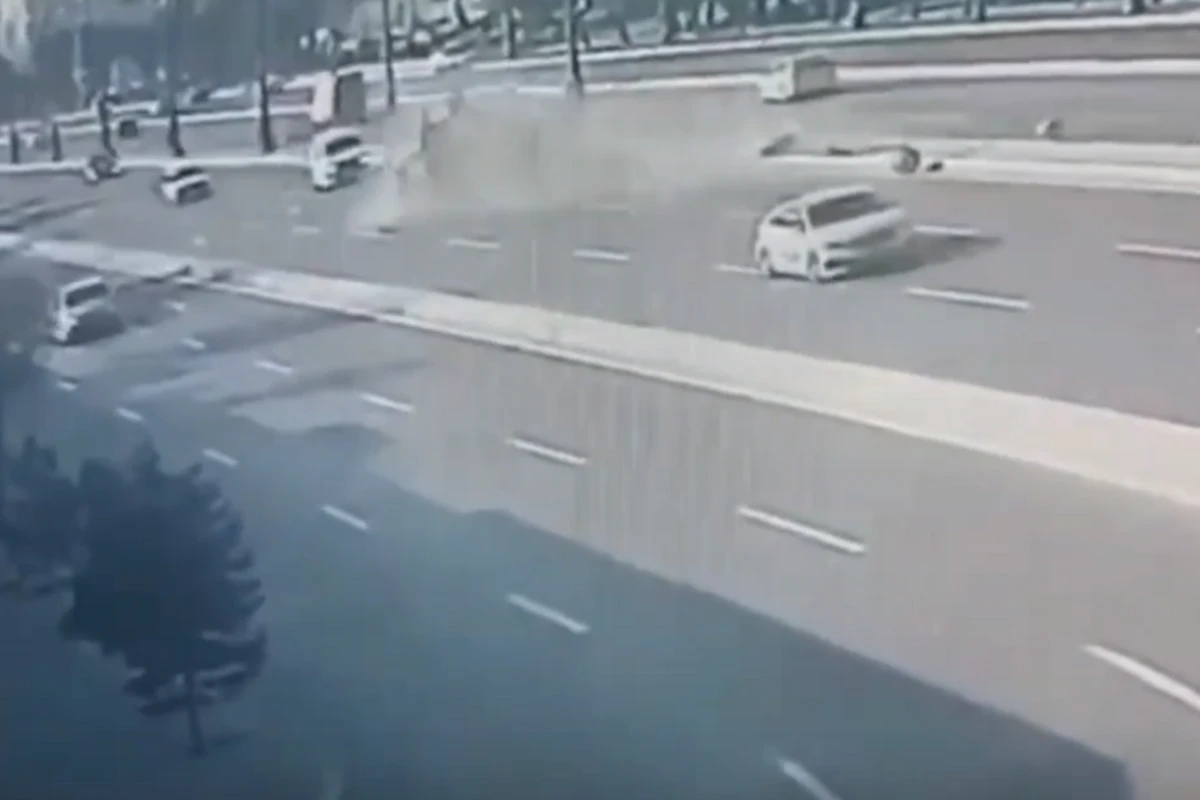 Обнародованы кадры аварии в Баку, унесшей жизни 5 человек - ВИДЕО