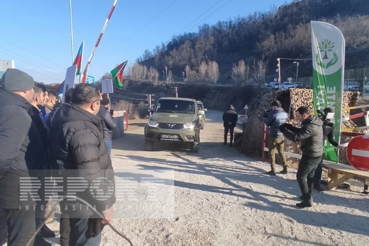 Xankəndi-Laçın yolunda sülhməramlıların avtomobillərinin hərəkətinə növbəti dəfə şərait yaradılıb - FOTO