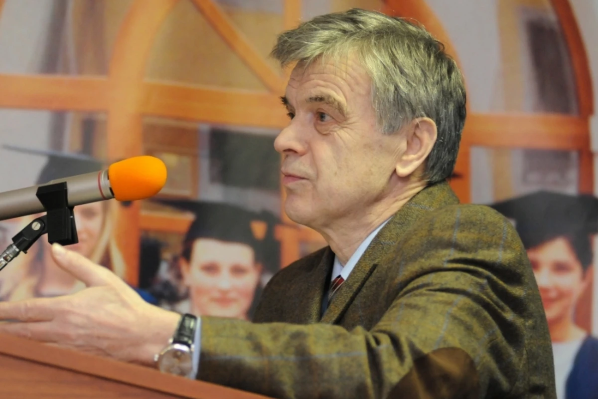 Ruslan Xasbulatov vəfat edib