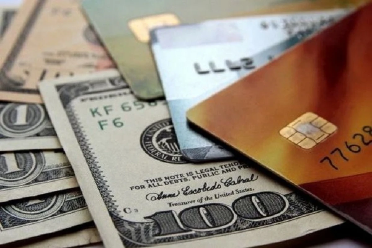 Pulumuzu harda saxlayaq: Yastığın altı daha təhlükəsizdir, yoxsa bank kartları?