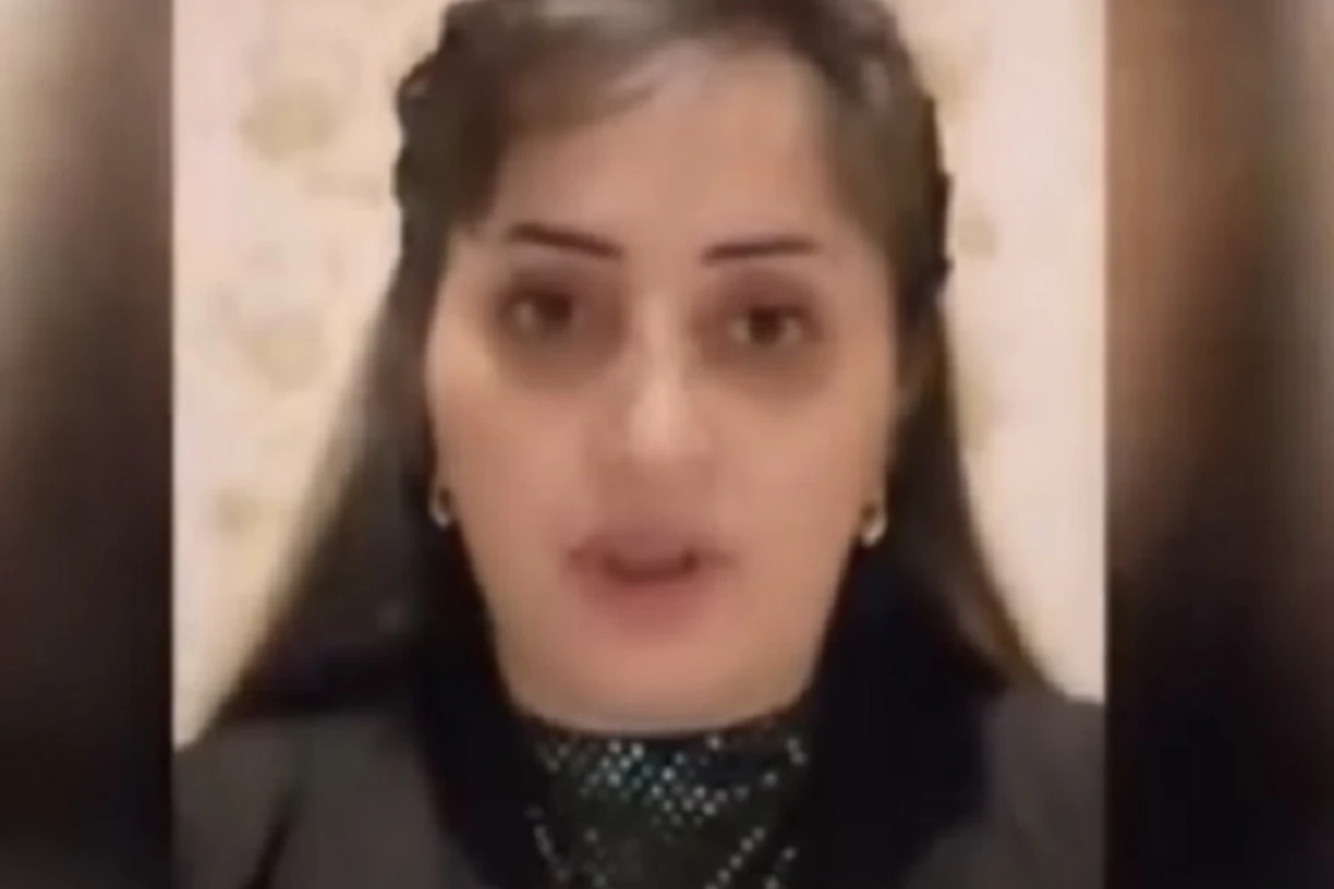 Ayaqyolu problemini gündəmə gətirən müəllim direktoru ağ yuyub qara sərdi - VİDEO Ayaqyolu problemini gündəmə gətirən müəllim direktoru ağ yuyub qara sərdi - VİDEO