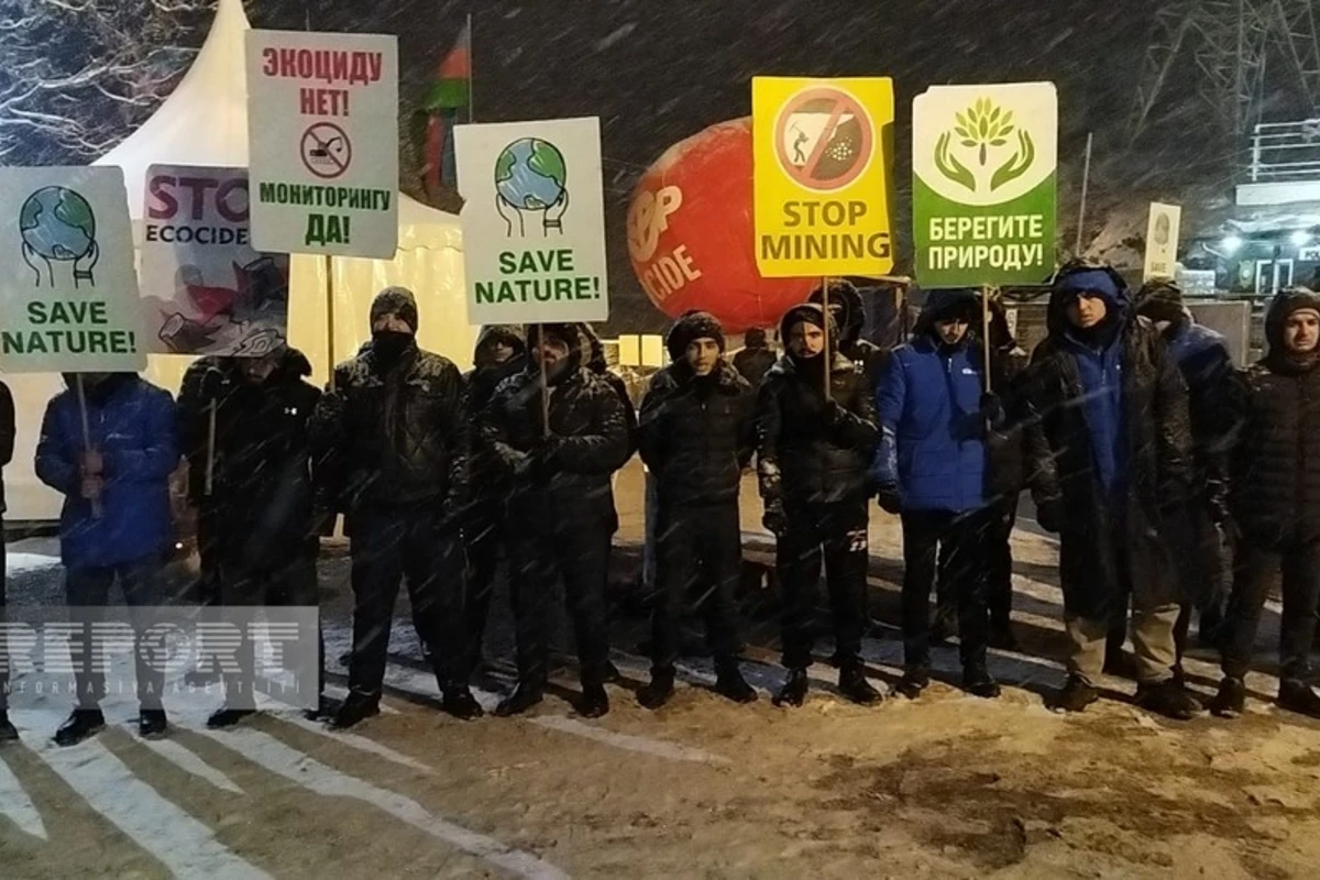 Qar yağmağına baxmayaraq, Xankəndi-Laçın yolunda aksiya 29 gündür davam edir - FOTO Qar yağmağına baxmayaraq, Xankəndi-Laçın yolunda aksiya 29 gündür davam edir - FOTO