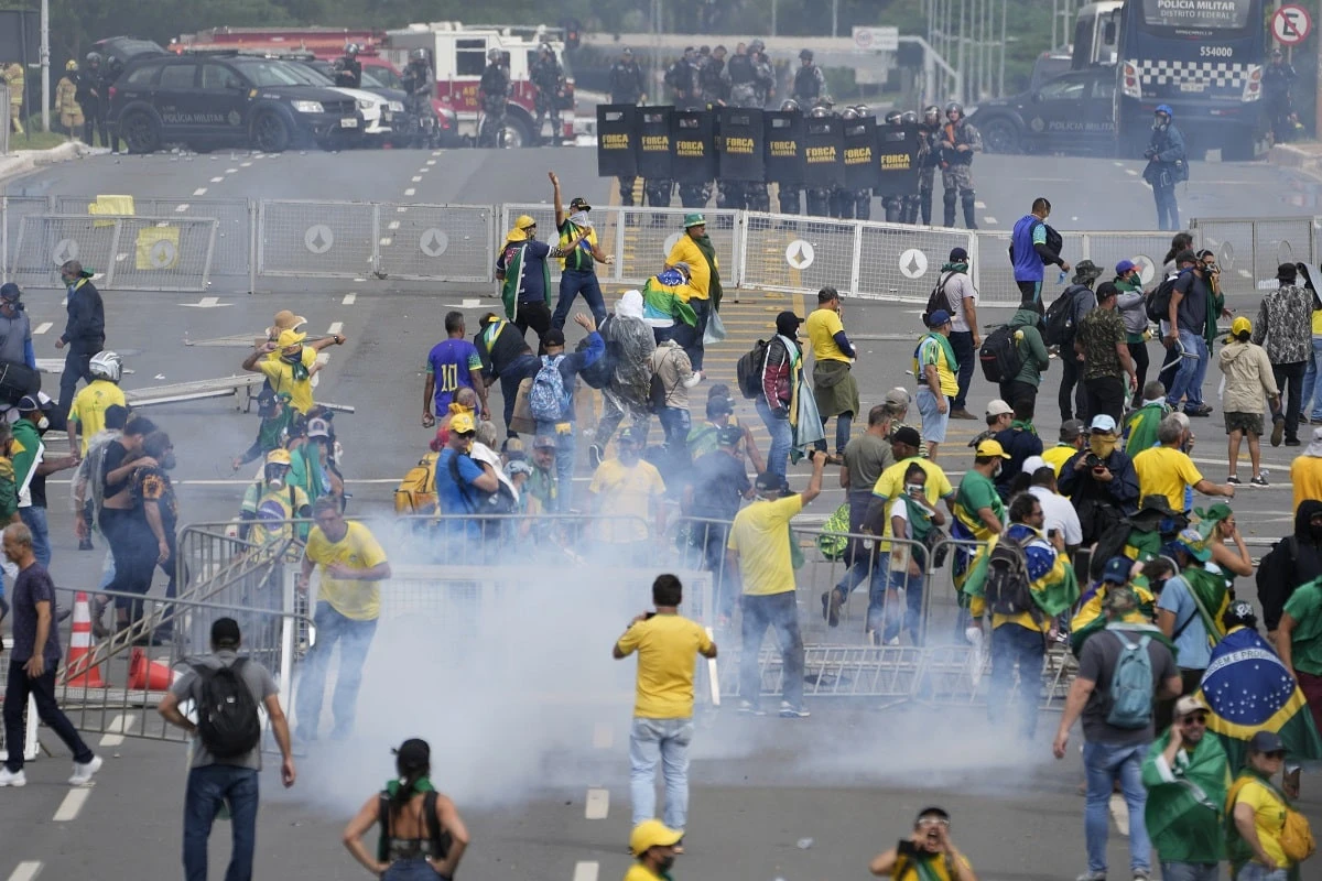 Braziliyada iğtişaşlar: Fövqəladə vəziyyət elan edildi - FOTO
