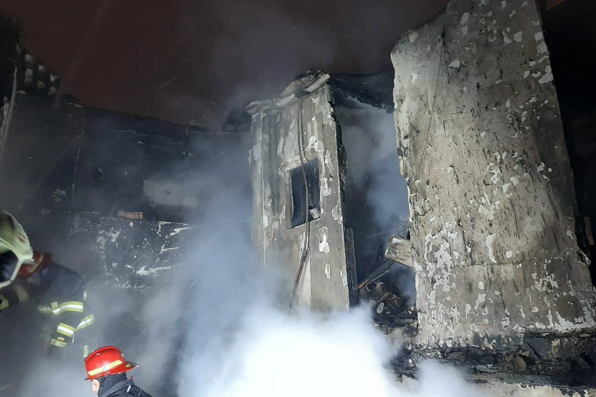 Bakıda evdə partlayış olub: Xəsarət alanlar var - FOTO/VİDEO