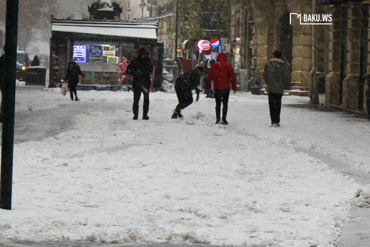 Qarlı hava ilə bağlı 12 nəfər xəsarət alıb