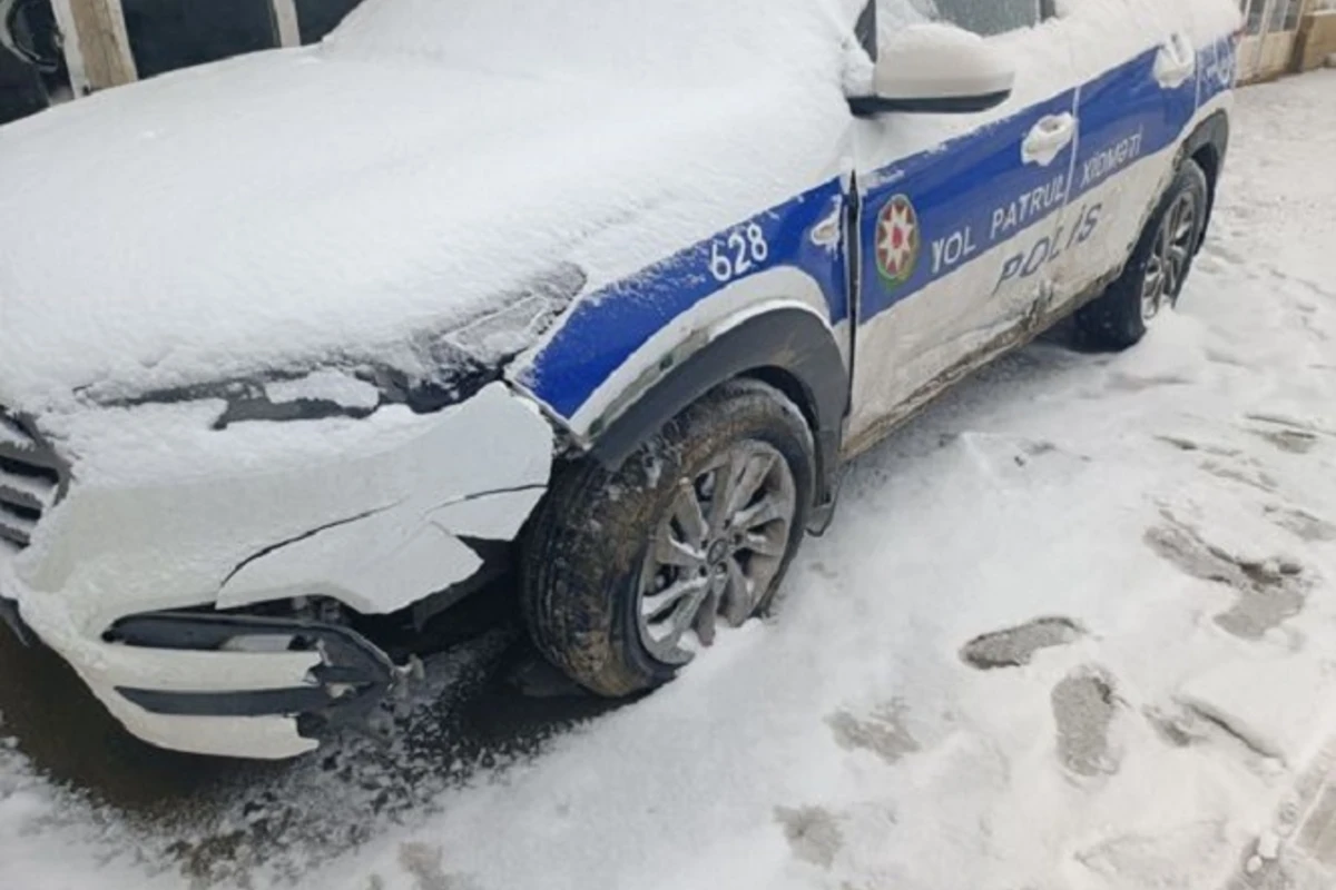 В Хырдалане автомобиль ДПС попал в аварию - ВИДЕО