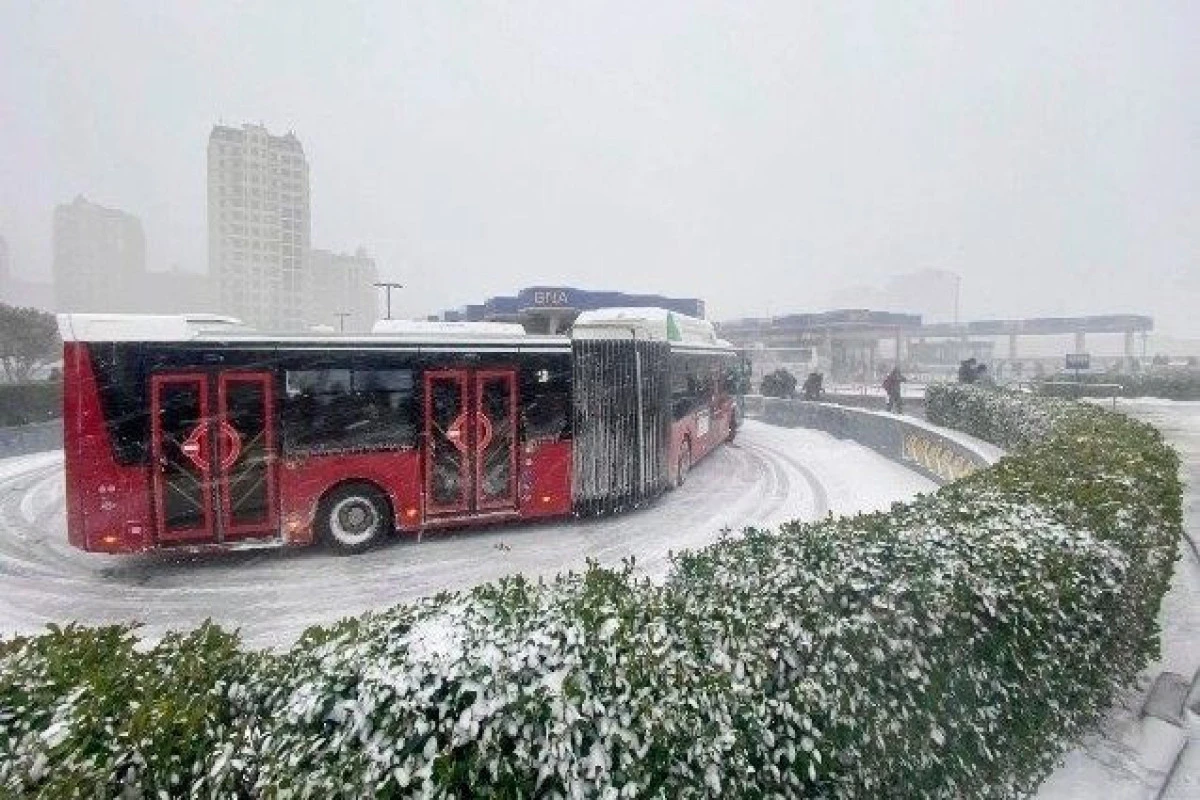Bakıda 187 avtobus yollarda qalıb