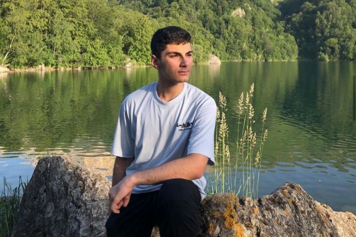 Bakıda avtobusun vurduğu 10-cu sinif şagirdinin FOTOLARI - VİDEO Bakıda avtobusun vurduğu 10-cu sinif şagirdinin FOTOLARI - VİDEO