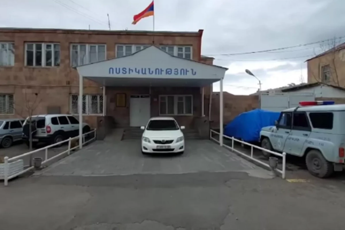 Ermənistanda naməlum şəxs polis bölməsinə qumbara atıb