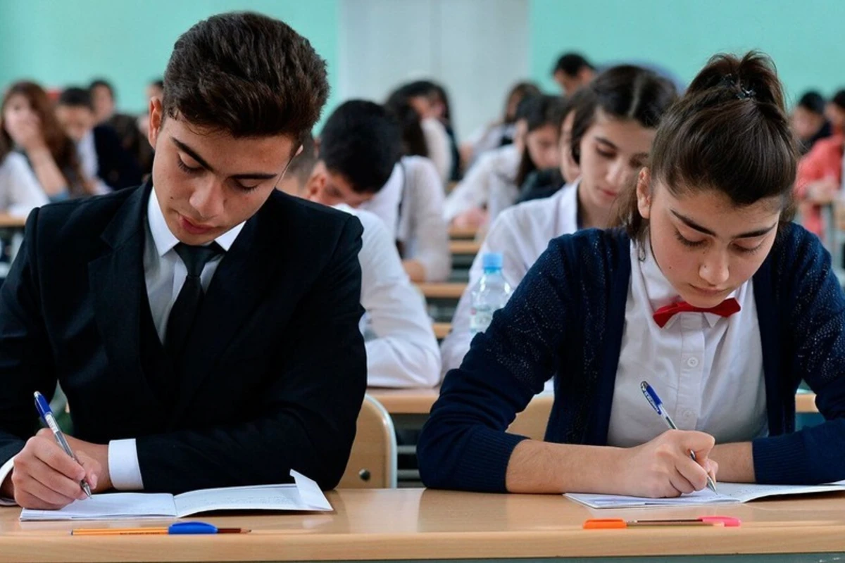Bu gün orta məktəbi vaxtından əvvəl bitirmək istəyənlər imtahan verəcək