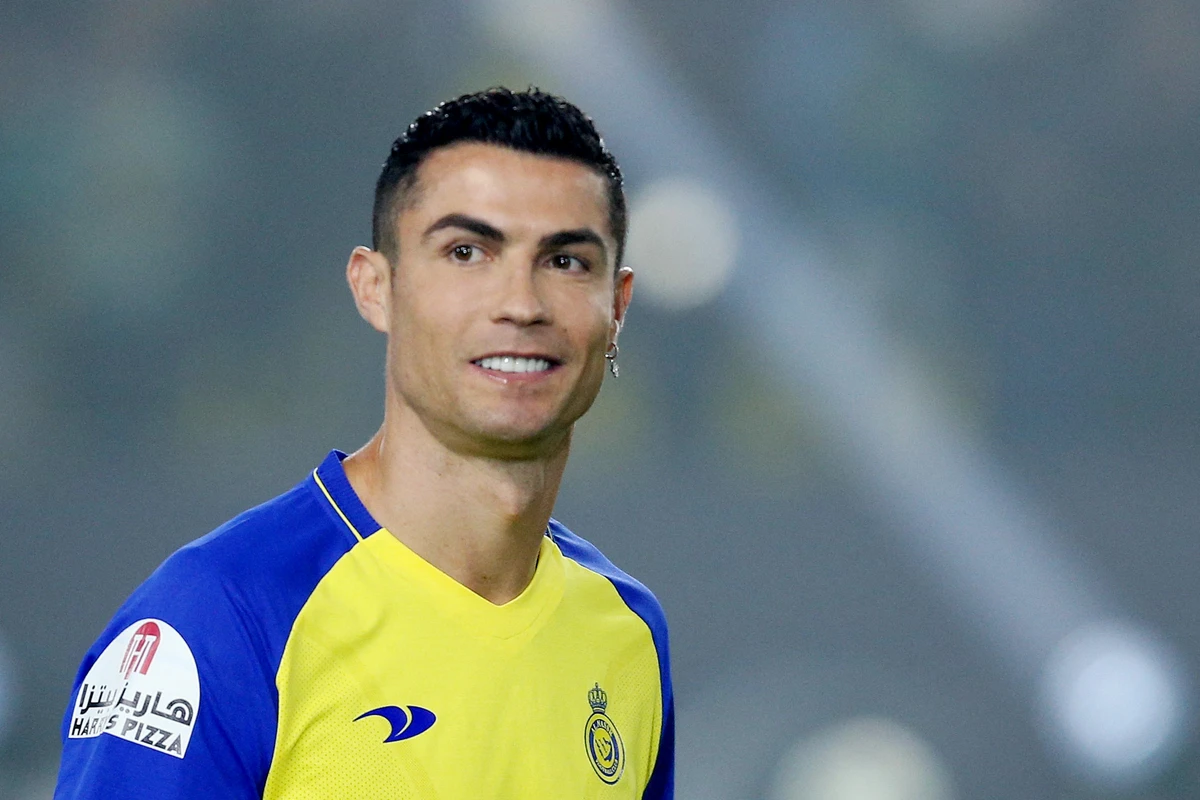 Ronaldo daha bir Qızıl topunu satdı - FOTO