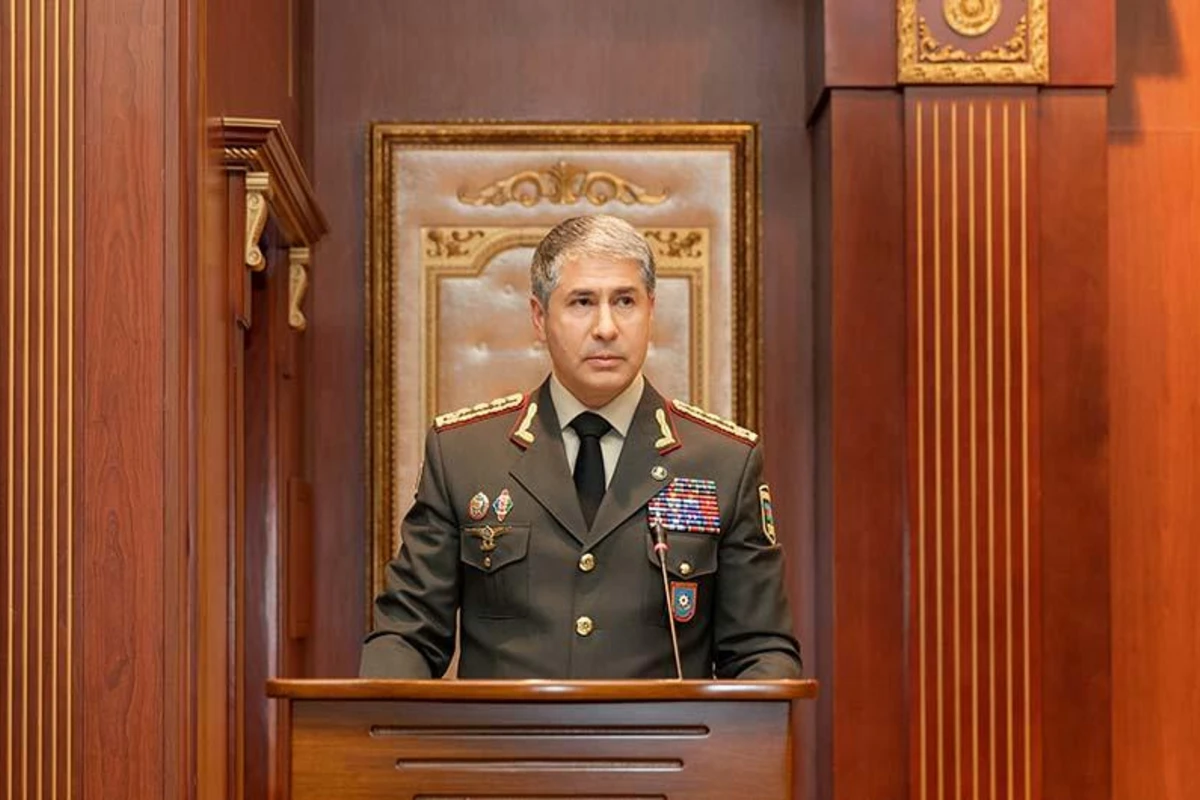 Vilayət Eyvazov polislərdən vətəndaşlarla nəzakətli davranmağı tələb edib