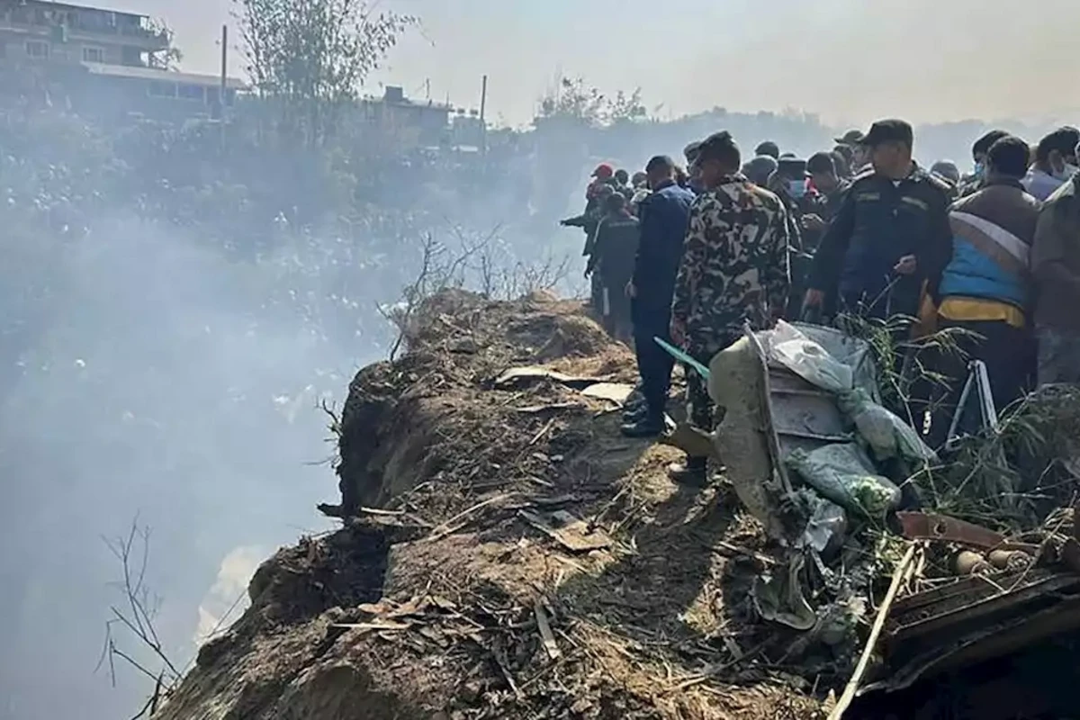 На месте крушения самолета в Непале нашли выживших - ОБНОВЛЕНО + ВИДЕО