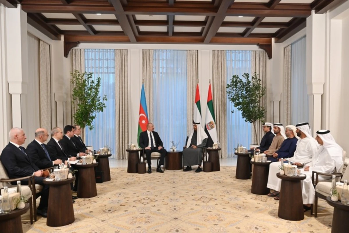 İlham Əliyev BƏƏ Prezidentini Azərbaycana səfərə dəvət edib