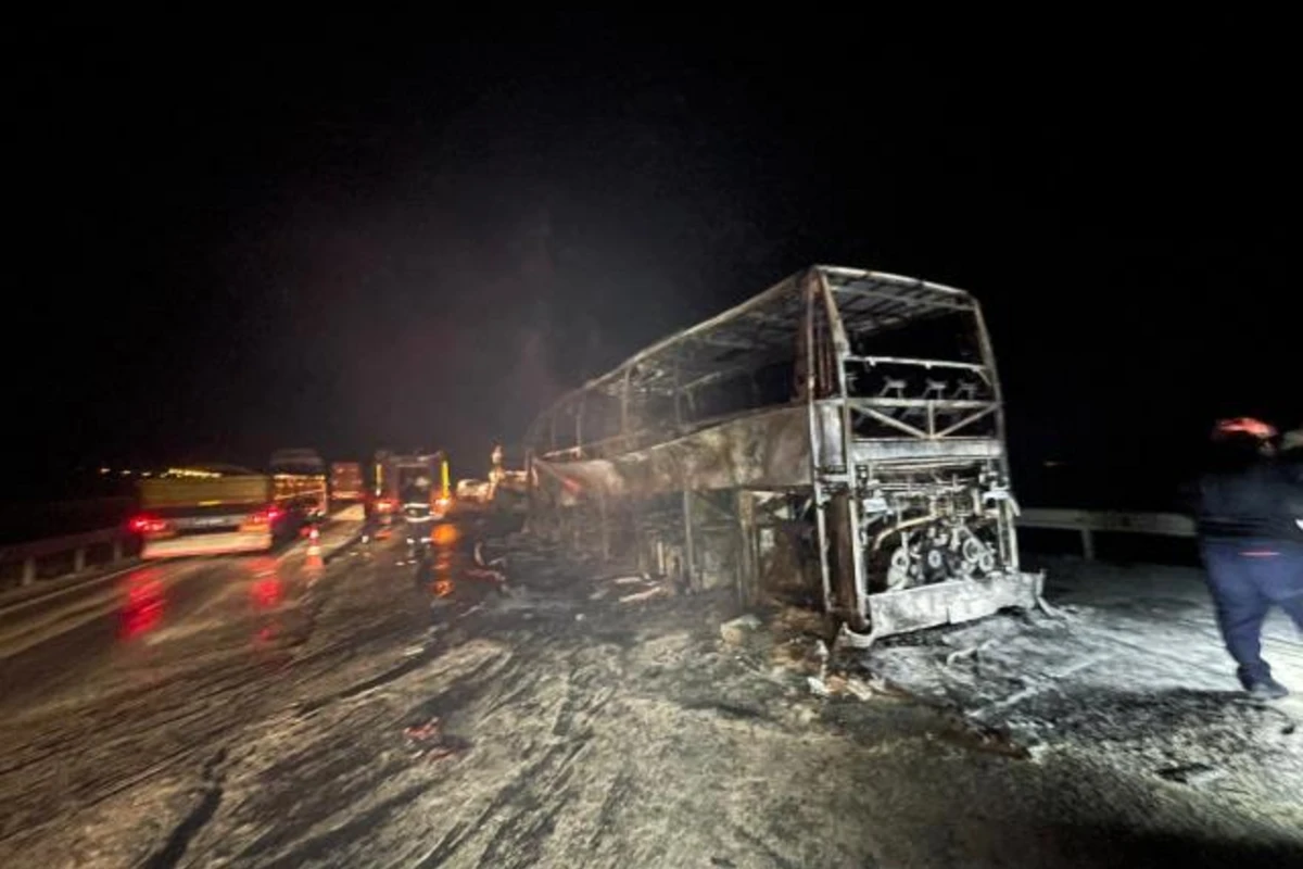 Türkiyədə hərbçilərin olduğu avtobus qəza törətdi: 3 ölü 37 yaralı - FOTO