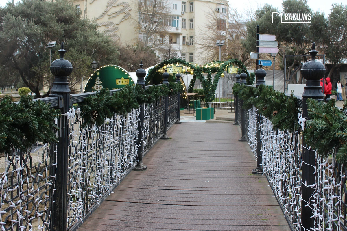 Мост перед Девичьей башней закрыт на ремонт - ФОТО