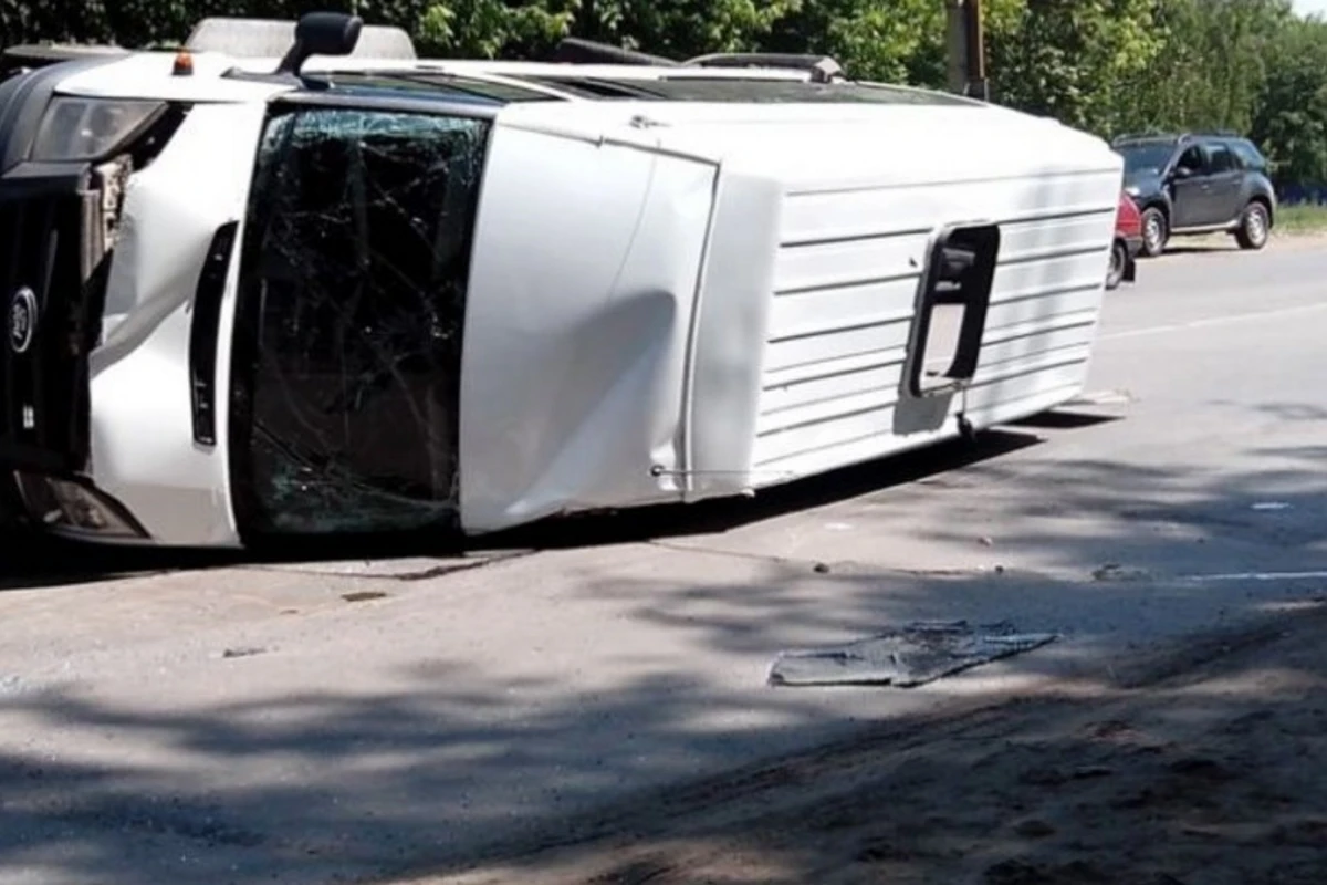 Qazaxda mikroavtobus qəzaya uğrayıb, 7 nəfər xəsarət alıb