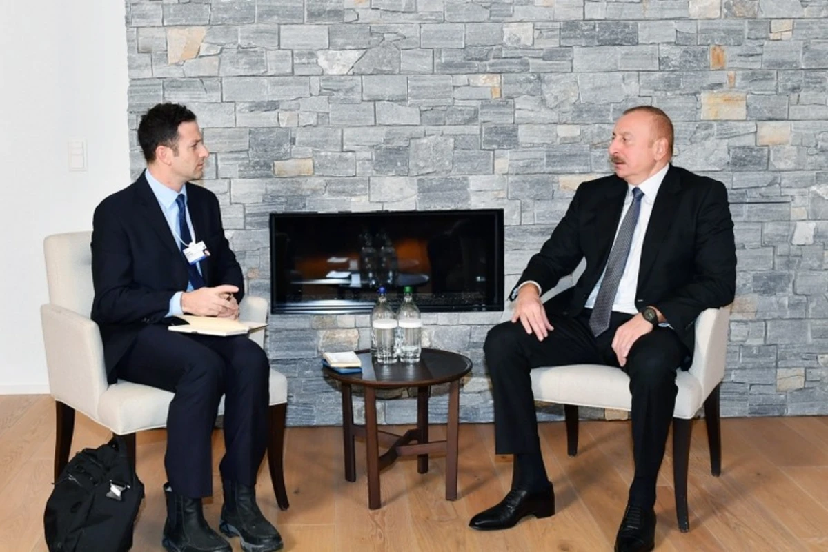 İlham Əliyev Davosda “The Goldman Sachs Group Inc.” şirkətinin qlobal məsələlər üzrə prezidenti ilə görüşüb - YENİLƏNİB
