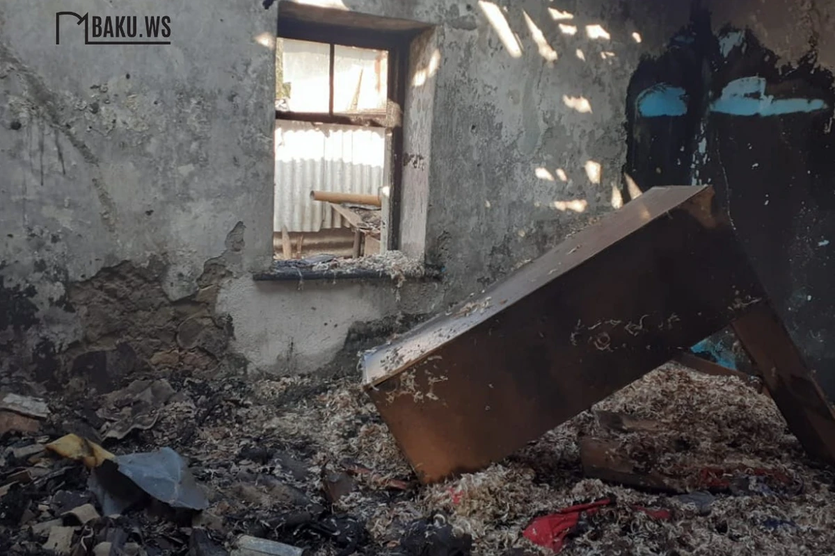 Azərbaycanda daha bir şəhid ailəsinin evi yanaraq kül oldu - FOTO/VİDEO