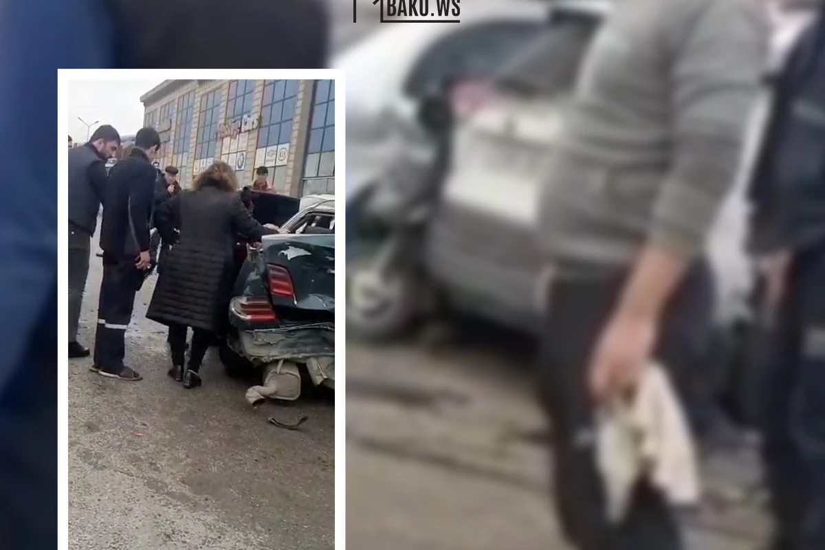 Bakı-Sumqayıt yolunda dəhşətli qəza: Mercedes yol kənarındakı maşınlara çırpıldı - VİDEO