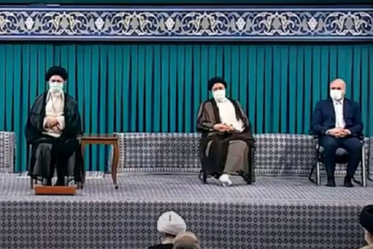 İrandan kim daha çox oğurlayıb: Şah ailəsi, yoxsa molla rejimi? - VİDEO İrandan kim daha çox oğurlayıb: Şah ailəsi, yoxsa molla rejimi? - VİDEO
