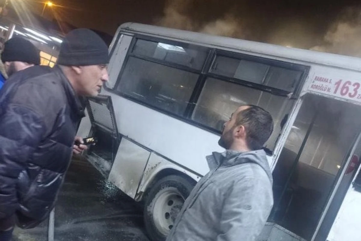 Bakıda 163 nömrəli avtobus belə yandı - VİDEO