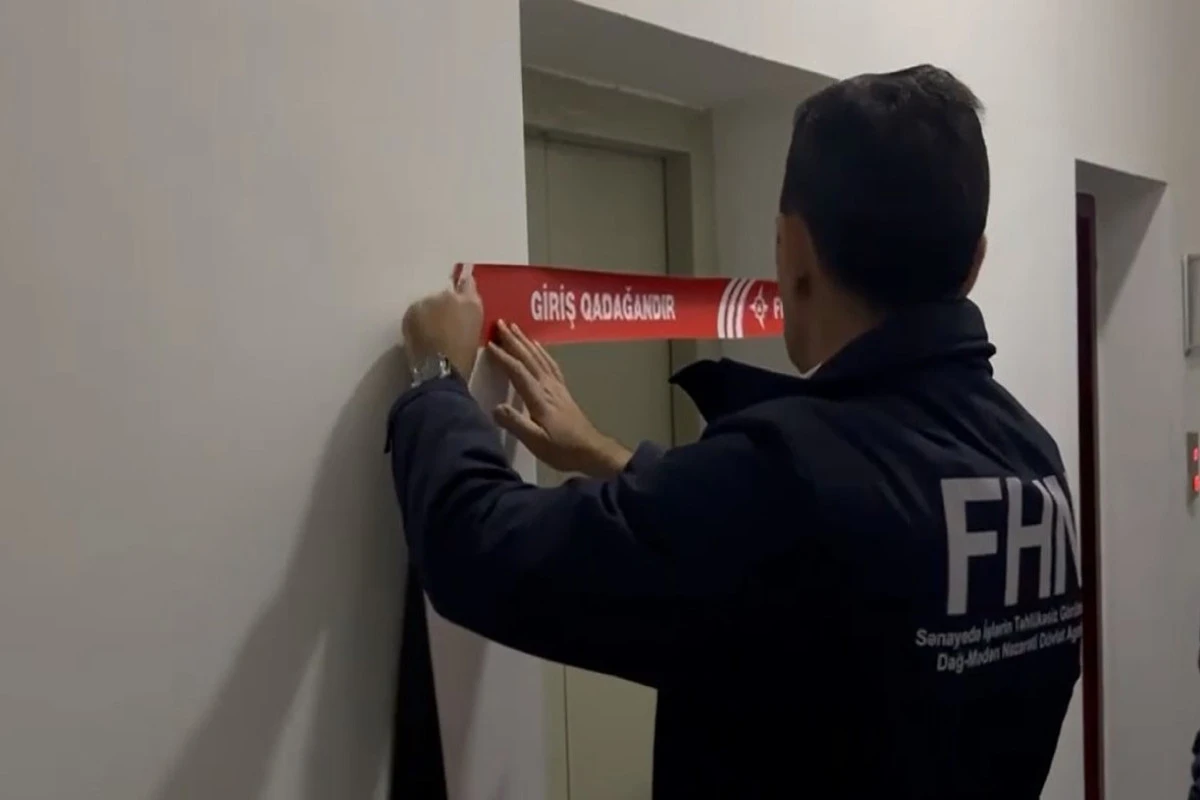 Bakıda yaşayış binasında qəzalı liftin fəaliyyəti dayandırıldı - FOTO/VİDEO Bakıda yaşayış binasında qəzalı liftin fəaliyyəti dayandırıldı - FOTO/VİDEO
