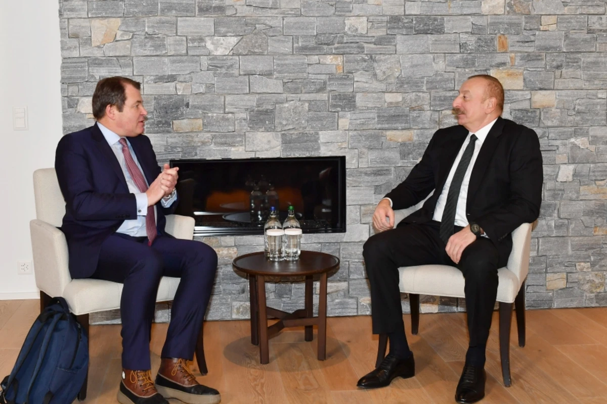 İlham Əliyev Davosda AYİB-in birinci vitse-prezidenti ilə görüşüb