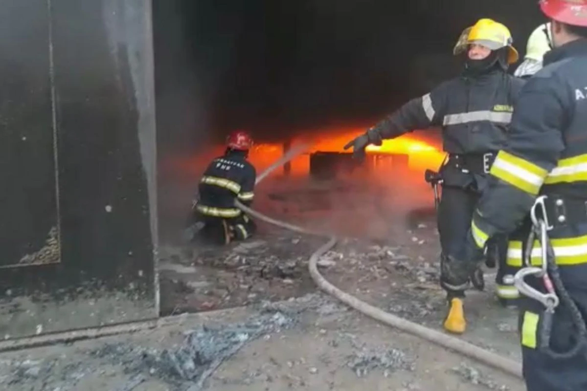 Bakıda obyekt yandı - FOTO/VİDEO