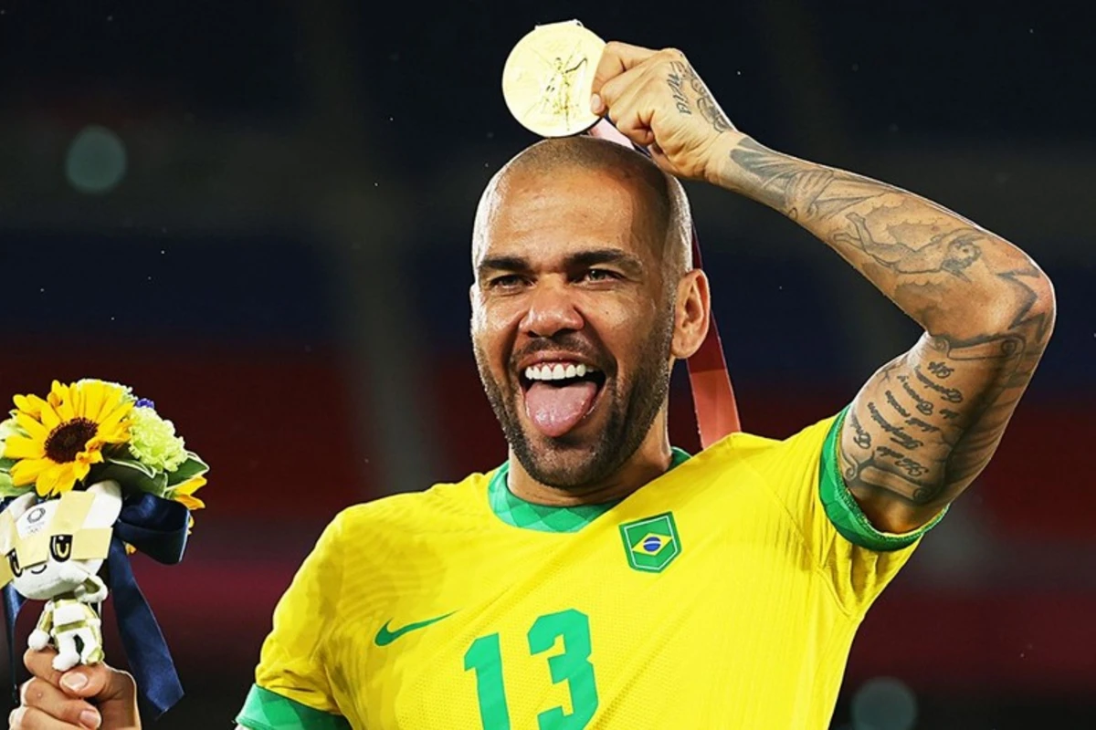 Dünyanın ən titullu futbolçusu klubundan QOVULDU