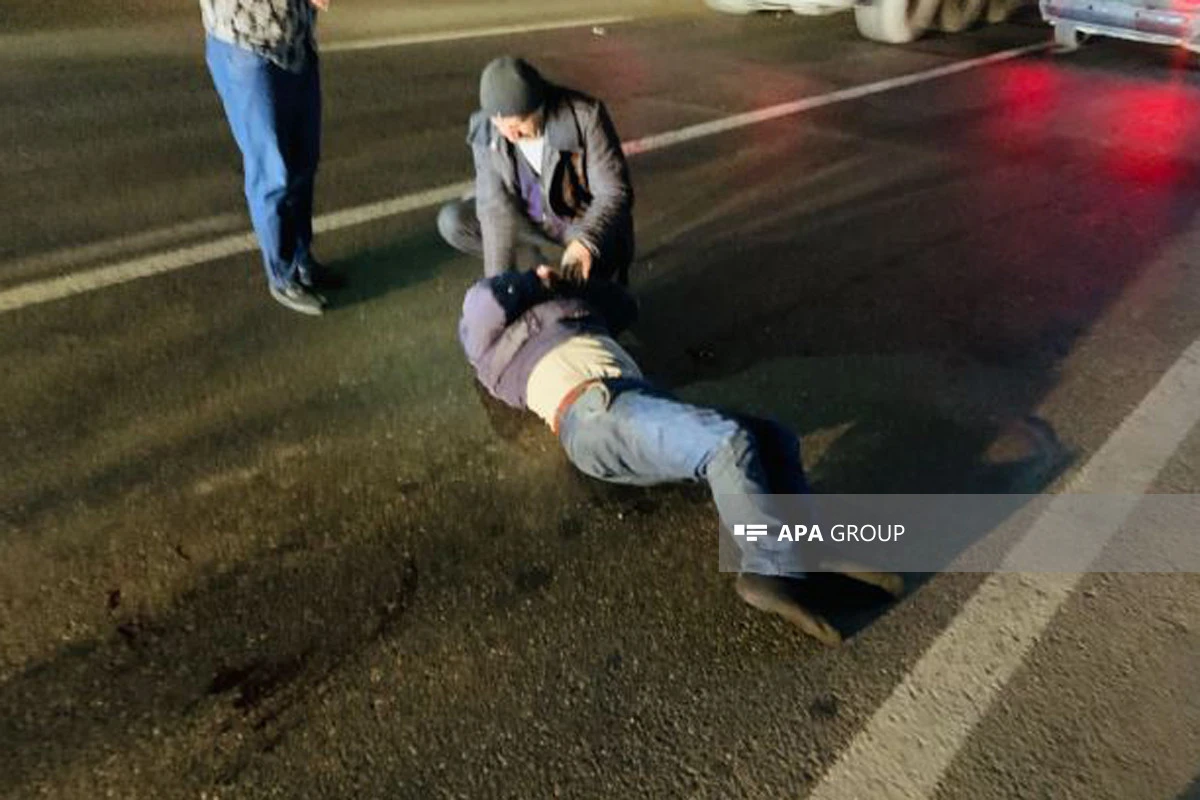 Bakıda avtomobil piyadanı vuraraq ağır xəsarət yetirib - FOTO
