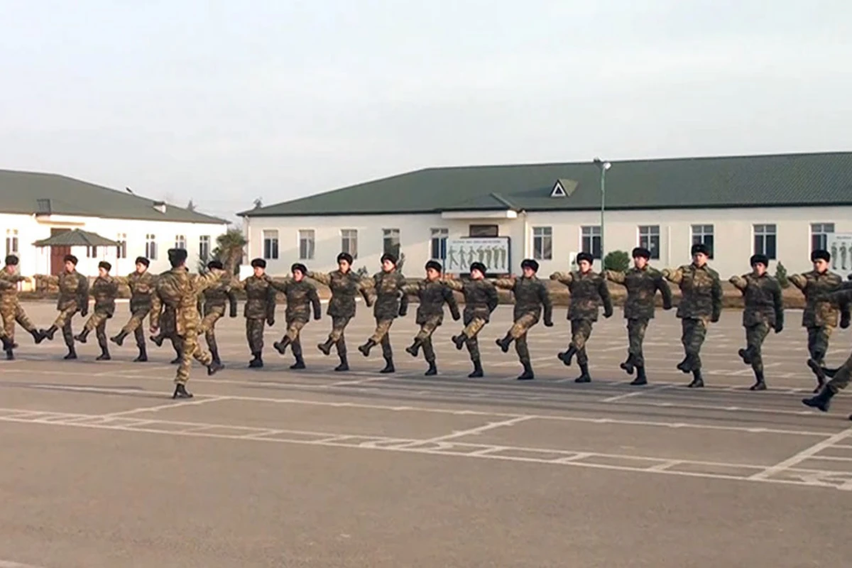 Продолжается прием призывников в воинские части азербайджанской армии - ВИДЕО