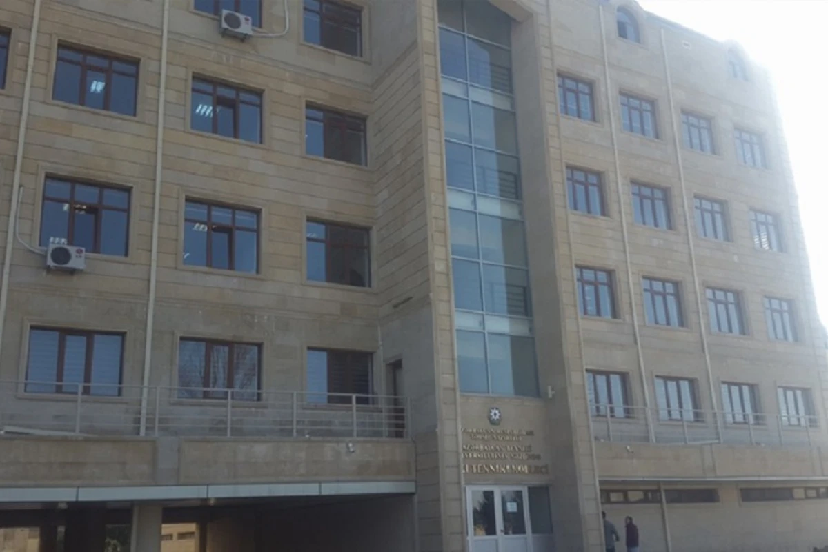 Bakıda kollecin bufetində müəllimlə tələbələr arasında dava: İşə nazirlik qarışdı... Bakıda kollecin bufetində müəllimlə tələbələr arasında dava: İşə nazirlik qarışdı...