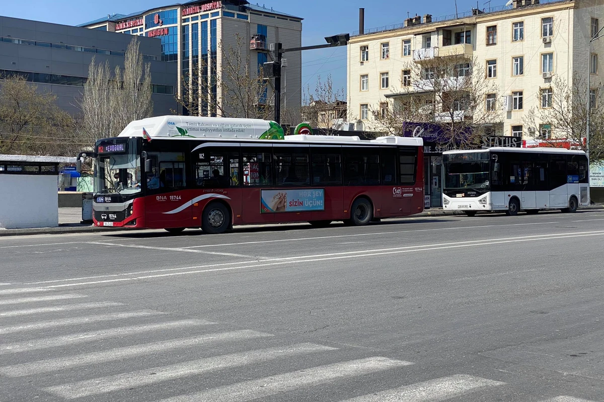 BakuBus столкнулся с автомобилем: есть пострадавший
