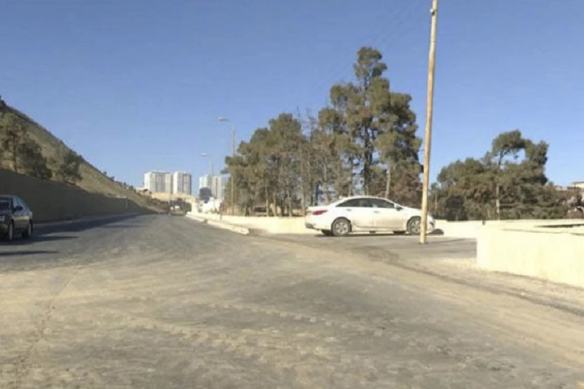 Bakıda bir neçə ay əvvəl bağlanmış yol açıldı - VİDEO Bakıda bir neçə ay əvvəl bağlanmış yol açıldı - VİDEO