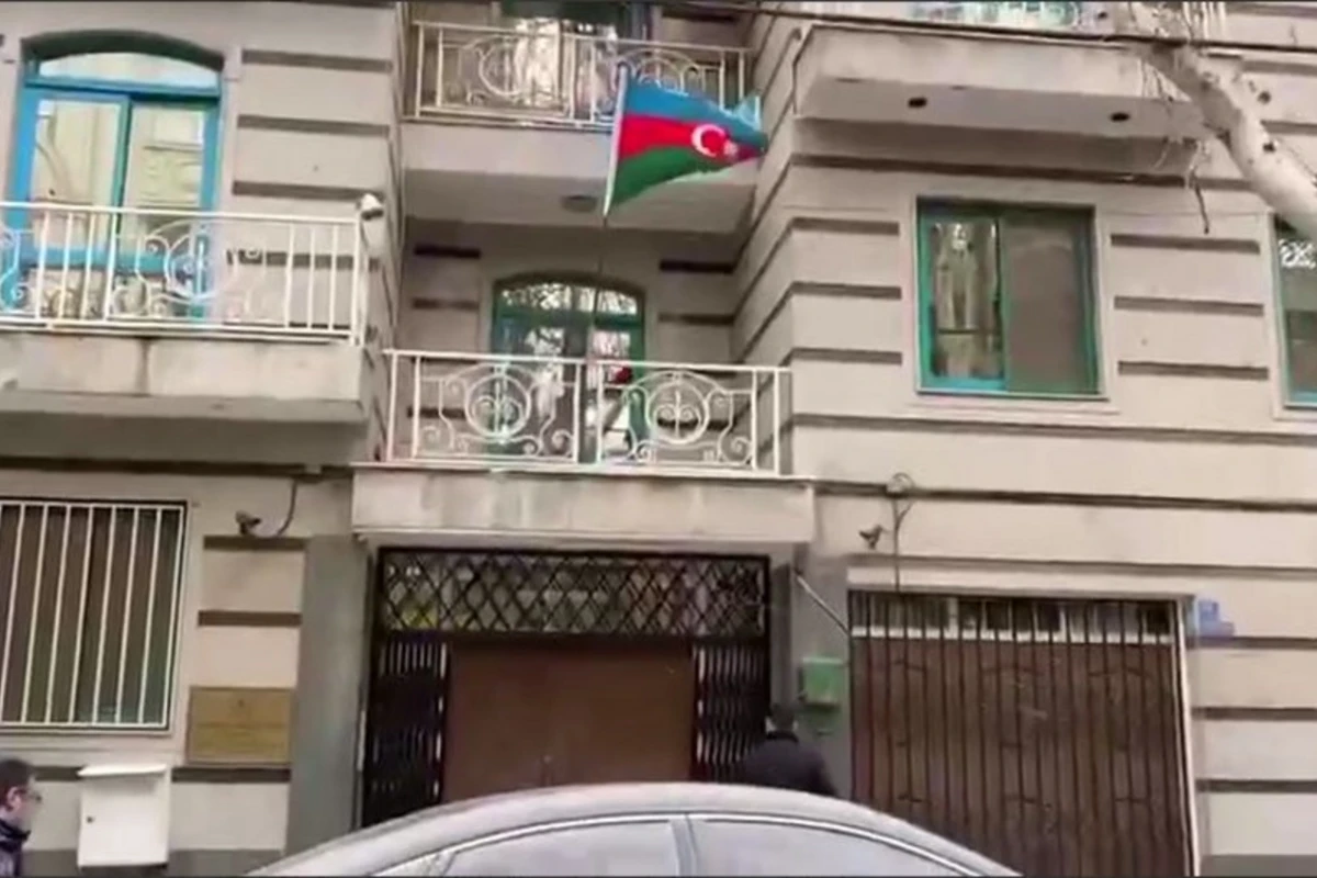 Политтехнолог: Нападения на посольства в любой стране мира указывают на слабость местной власти