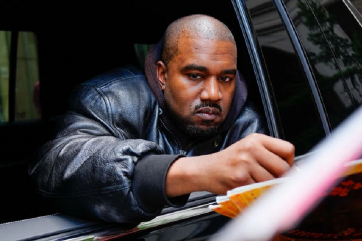 Kanye Uest qadının əlindəki telefonu alaraq kənara tulladı - VIDEO