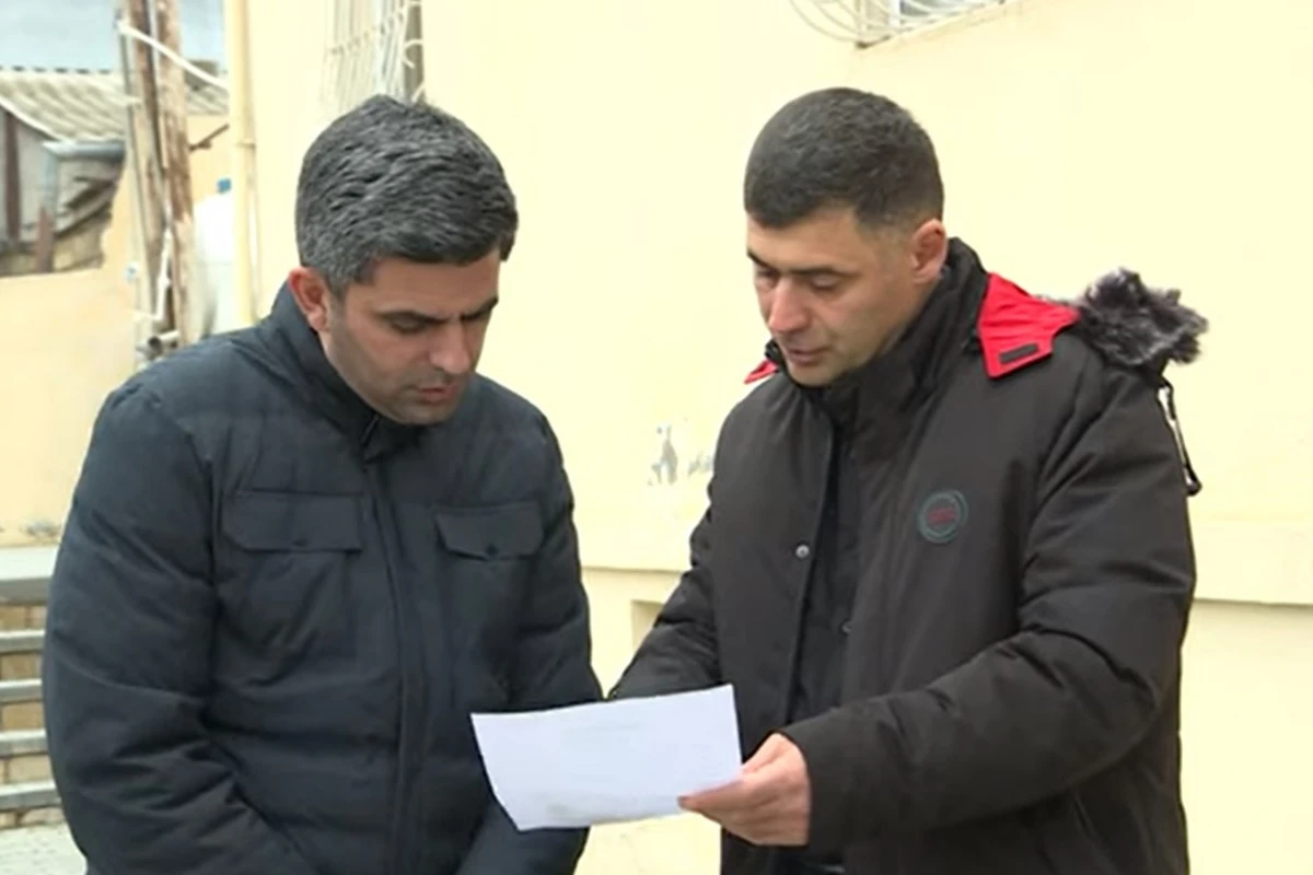 Xəbəri olmadan evinə 17 nəfər qeydiyyata düşüb - Bakıda qəribə hadisə - VİDEO