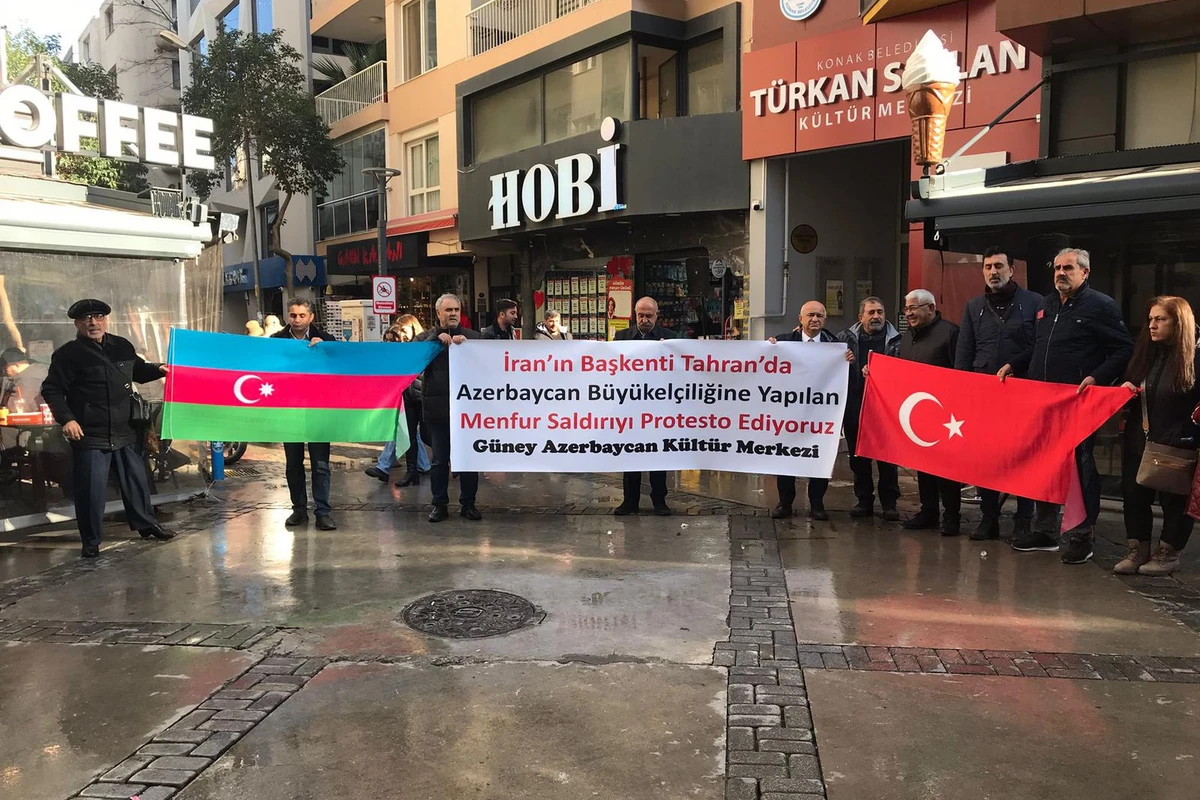 İzmirdə Azərbaycanın İrandakı Səfirliyinə edilən hücuma etiraz olaraq aksiya keçirilib - FOTO