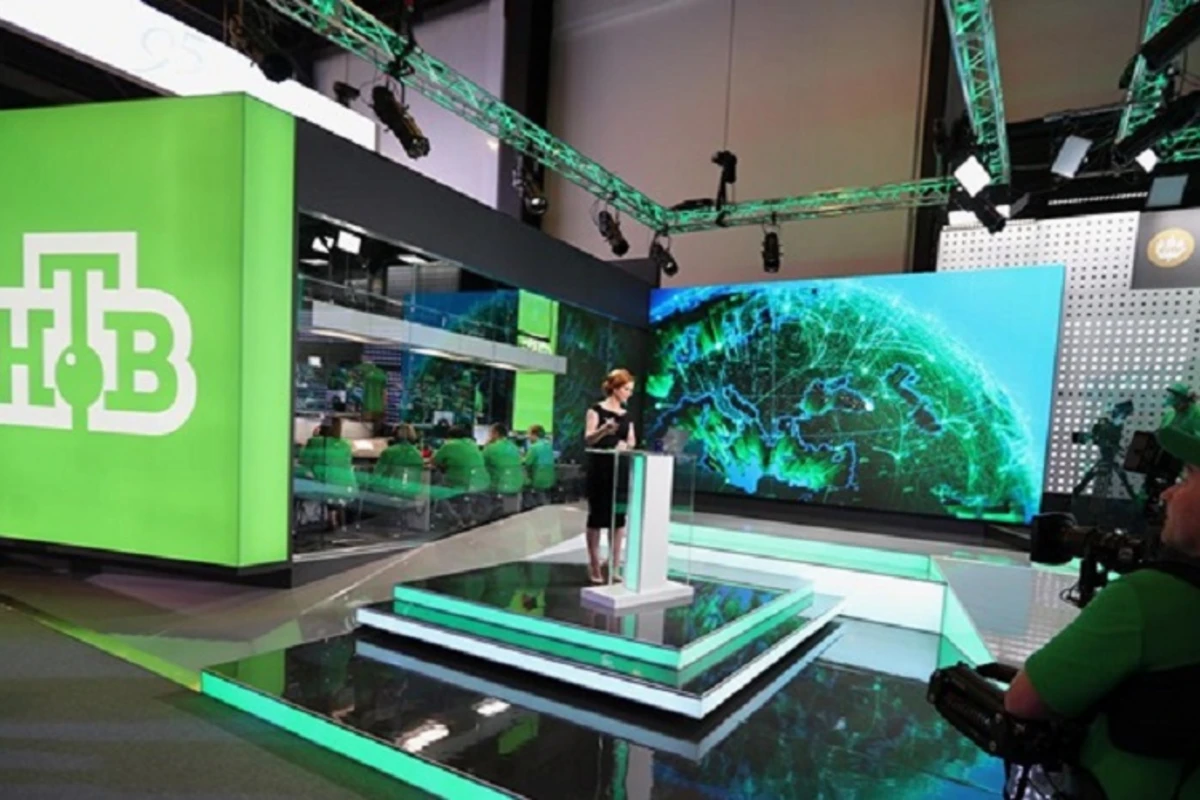 Ukraynada çeçen silahlılar NTV-nin qadın əməkdaşının başına görün nə oyun açdılar - FOTO