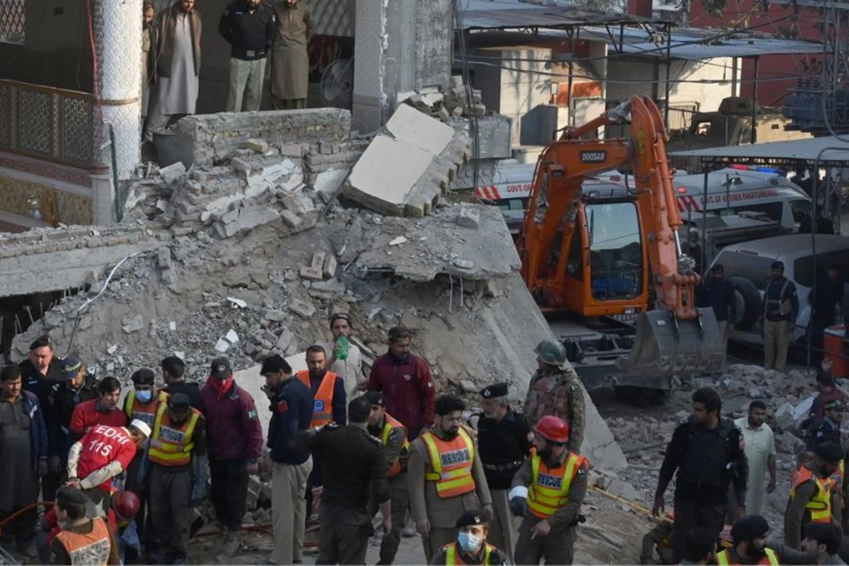 Pakistanda məsciddəki partlayışda ölənlərin sayı 72-ə çatdı - FOTO