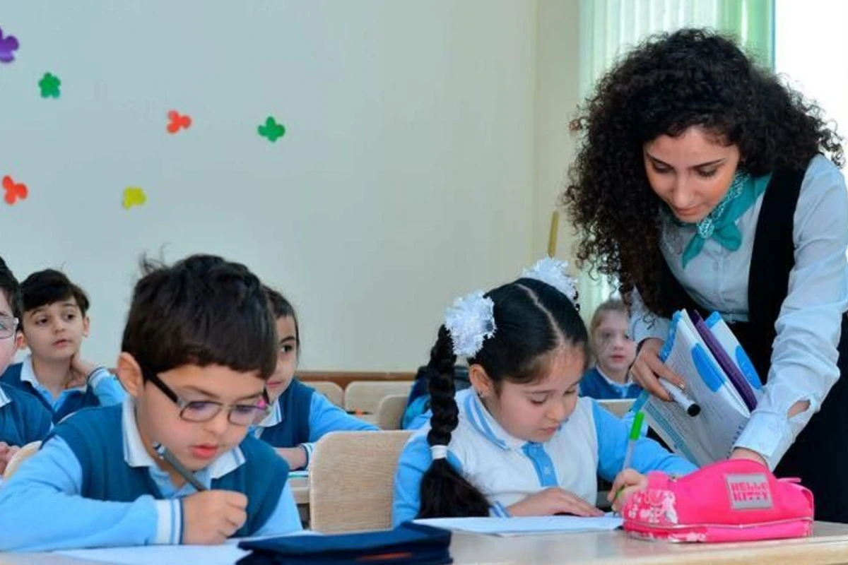 Müəllimlərin maaşı artırılır? - RƏSMİ AÇIQLAMA